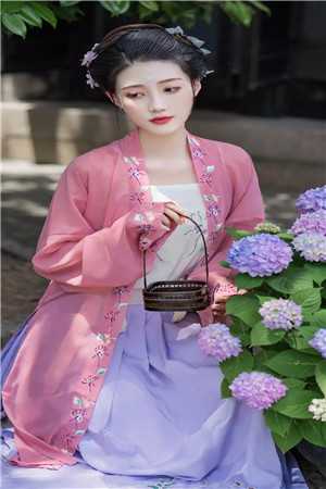 重生在十一年后，我拽下闺蜜满墙的锦旗抖音热门全局