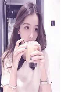 我是妻子亲自给她白月光挑选的挡刀人白月光澹月结局+番外